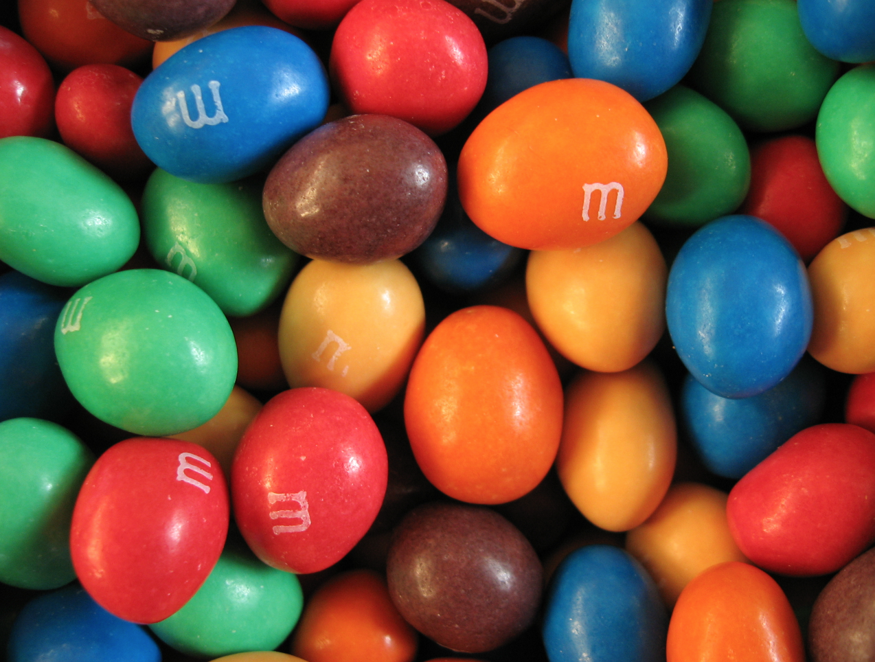 Gli storici cioccolatini M&M's si colorano di. . . “gender fluid” 1